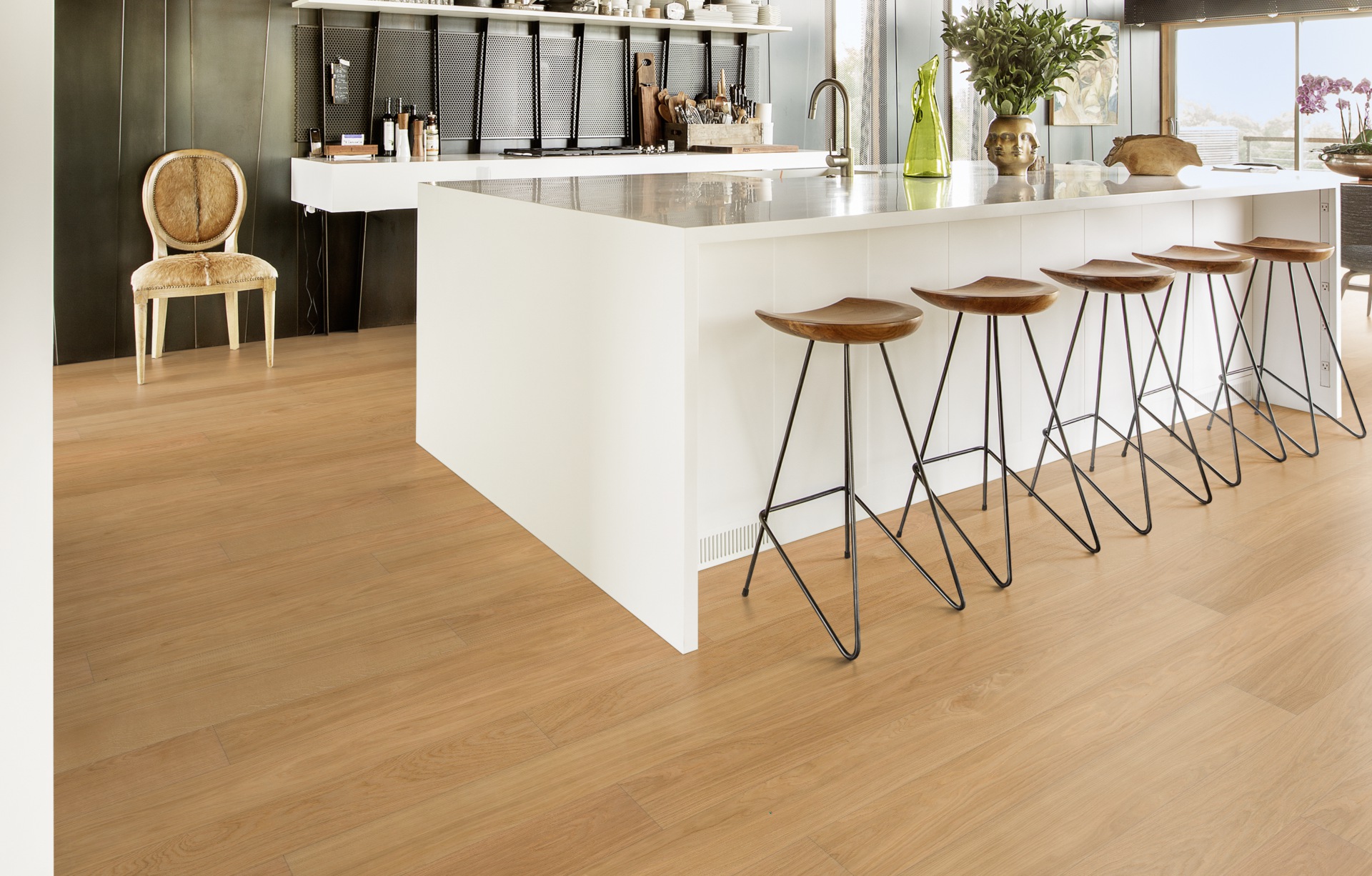 Паркетная доска Kahrs Столичная Дуб Дублин Dublin 151N4AEKF0KW240 Calm 2420×187×15 фото в интерьере